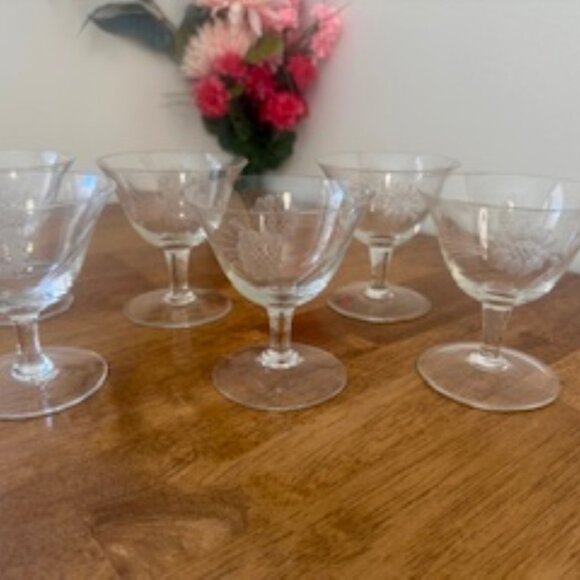 Set of 6 Vintage Etched Cornflower Coupe or Cocktail Glasses – Mid-Century Elega - Picture 4 of 9